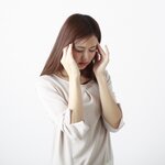 むし歯が進行すると脳にも影響が?　頭痛との関係性や原因・対処法を解説【歯科医師監修】