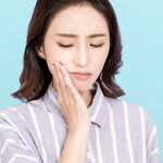 唇が荒れる原因はクセやライフスタイルが原因かも