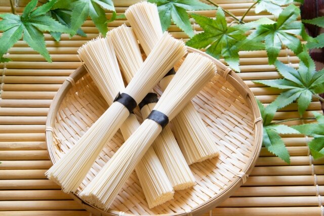 夏定番の食べ物・飲み物の栄養バランスと健康への影響・賢い摂り方