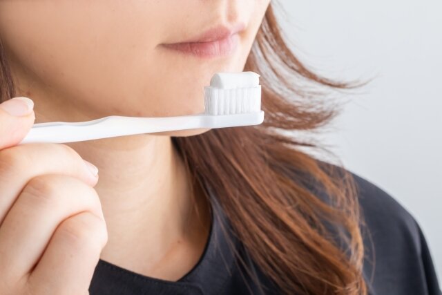 知覚過敏に効く薬用歯磨き粉｜選び方・有効成分・効き目と使い方のポイントも解説