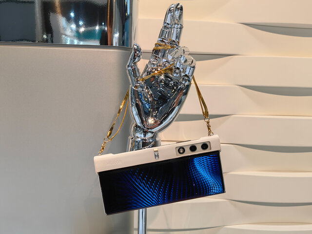 5万円台のモデルも!?スマホもノートPCも全部曲がる！IFA 2023で見つけ