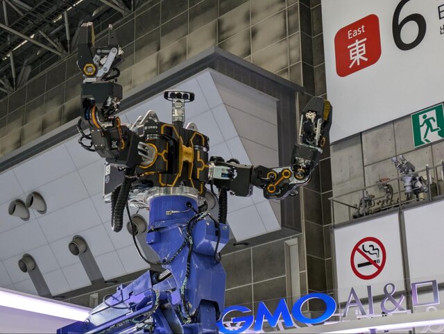 巨大な零式人機 ver.2.0が動き、多脚ロボットが歩く！「Japan Robot