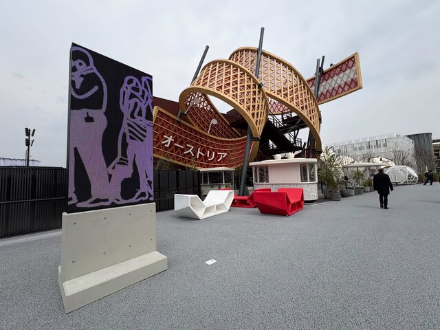 現代アーティストのジュリアン・オピーによる“動く肖像画”、「People