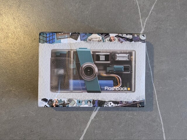 不自由さが楽しい！完璧なスマホ写真に飽きた人へ「Flashback ONE35 V2