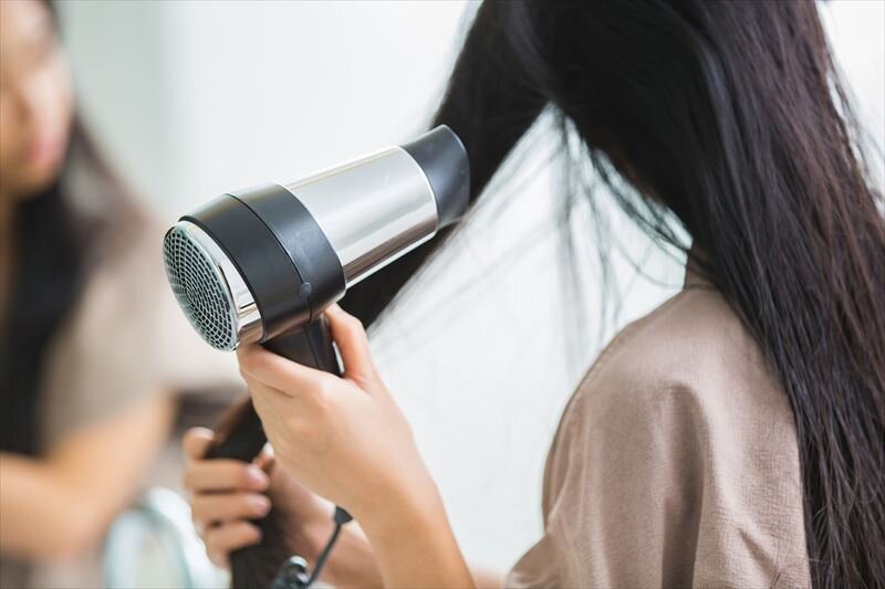熱変性した髪は乾燥する?どんなヘアケアがおすすめ?