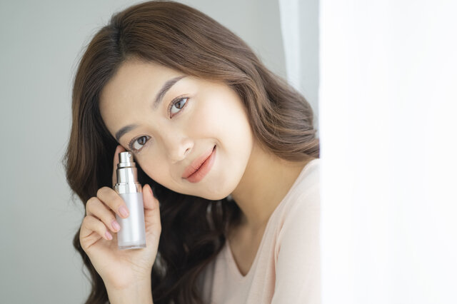 大人女子のワンランク上のスキンケアには美容液を!朝晩で使い分けも