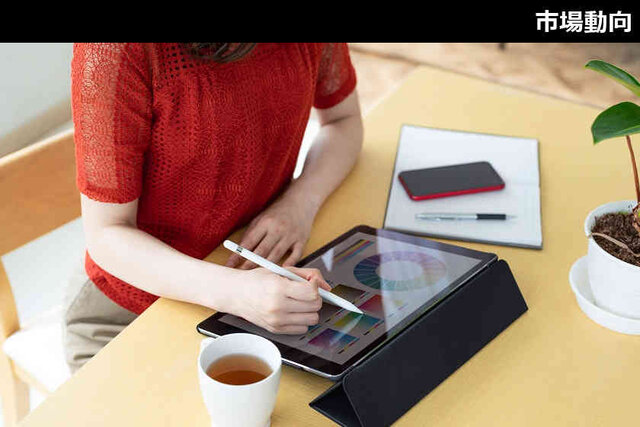 iPadをPCに！　USBポートやカードスロットを備える拡張ハブ