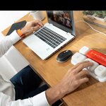 Web会議の利用を想定したユニークな超特大キーボード
