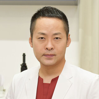 眼科医　富安胤太 先生