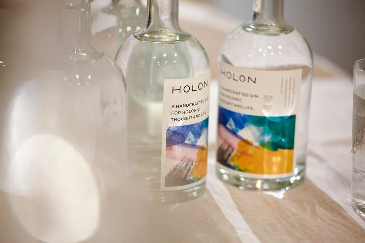 メディテーションのようなひとときを。自分と向き合うためのお酒「HOLON GIN」