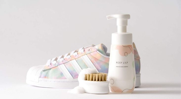 タオルドライだけで完了。靴洗いの概念が変わる「ROSY LILY」のシューズシャンプー