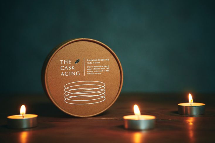 ウィスキー樽熟成の国産紅茶「THE CASK AGING」再販決定!SNSで話題となった“酔うようで酔わない”ノンアルコールティー