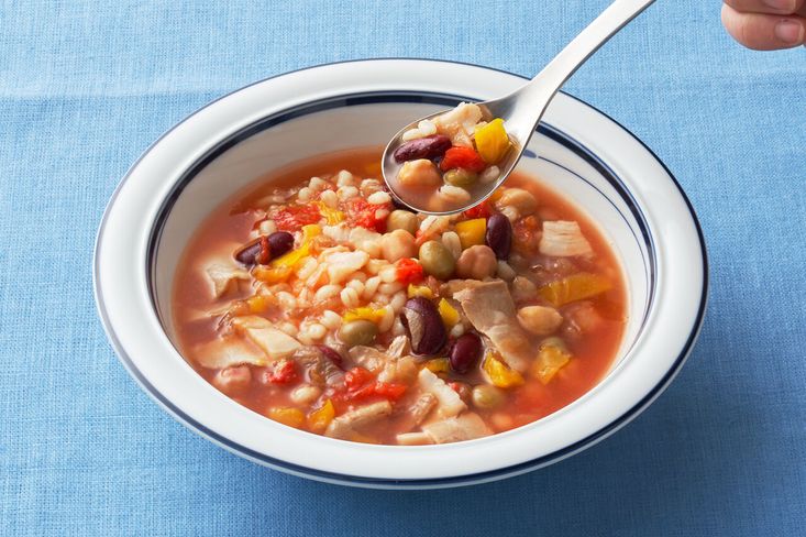 もちもち食感が美味しい!ゴロっと大きめ具材も入って栄養バランス満点のもち麦スープを冷凍にしてお届け