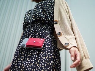 鞄いらずでお出かけできる！スマホと一緒に持ち運べるミニマム財布「and W」